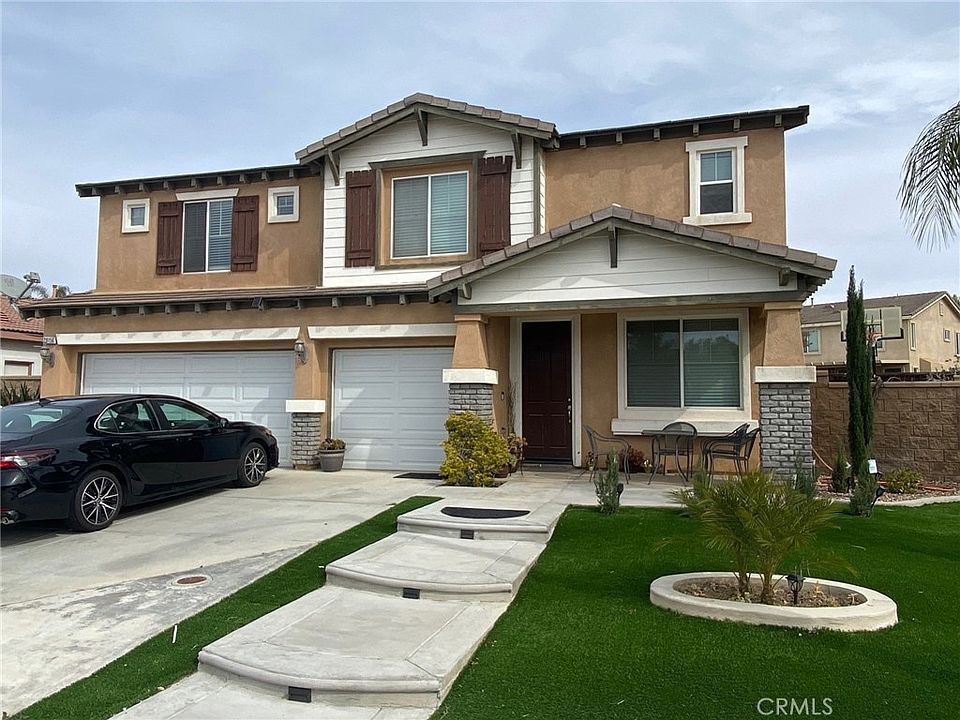 Artifical turf - low maintenence. Concrete steps have integrated lighting on each step. Three car garage, and space for three cars in the driveway. Room for Six Cars! Also Plenty of sidewalk and extra parking on the side.