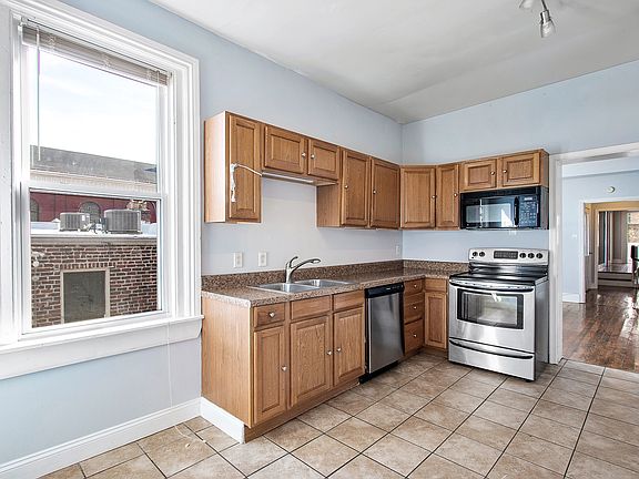 4th image of 106 W Clay St #2