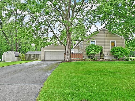 3rd image of 3940 Woodside Dr NW