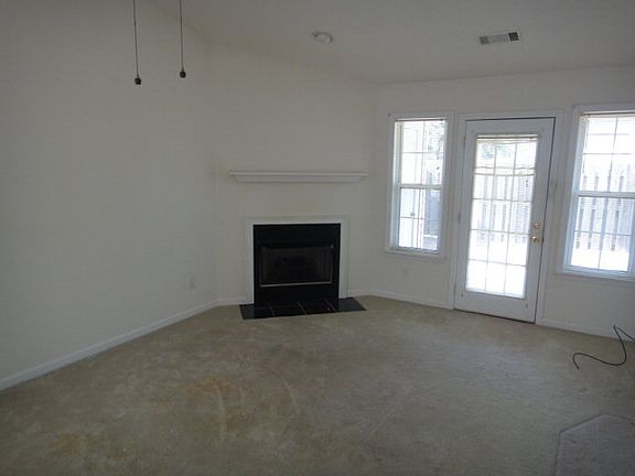 3rd image of 115 Leyland Ct