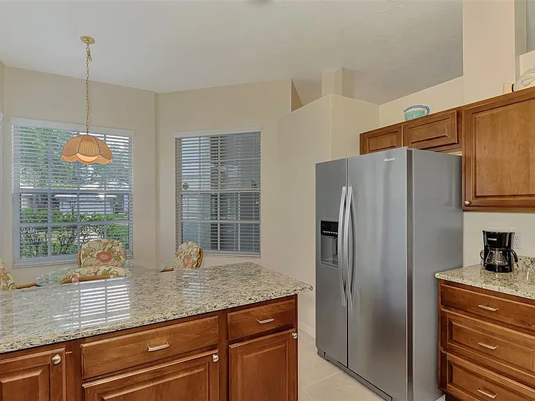 549 Fallbrook Dr — Photo 9