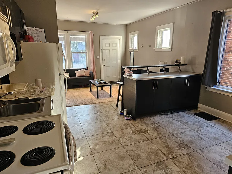 429 Partington Ave — Photo 3