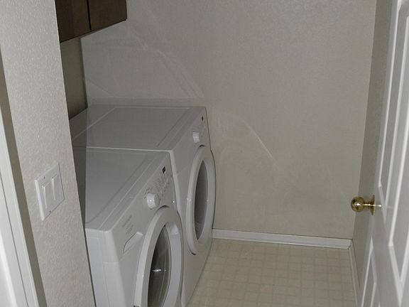 3rd image of 2212 Gilman Dr W APT 3