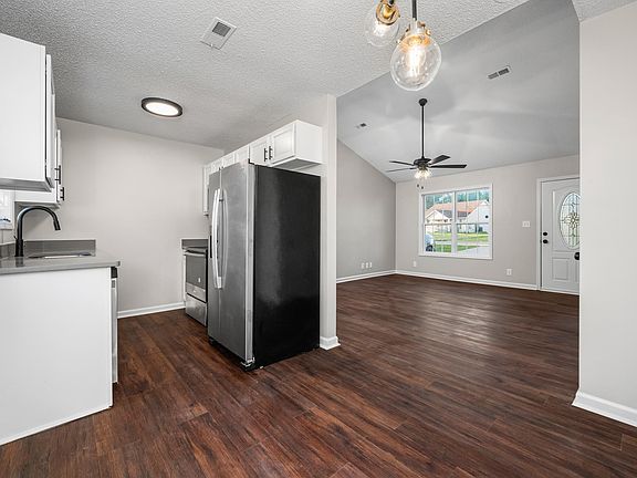 4th image of 414 Faulkner Dr