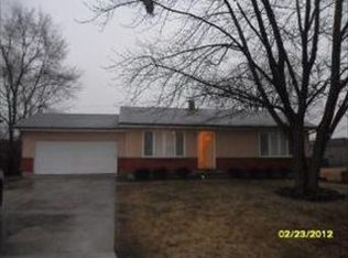 971 Austin Ave, Aurora, IL 60505