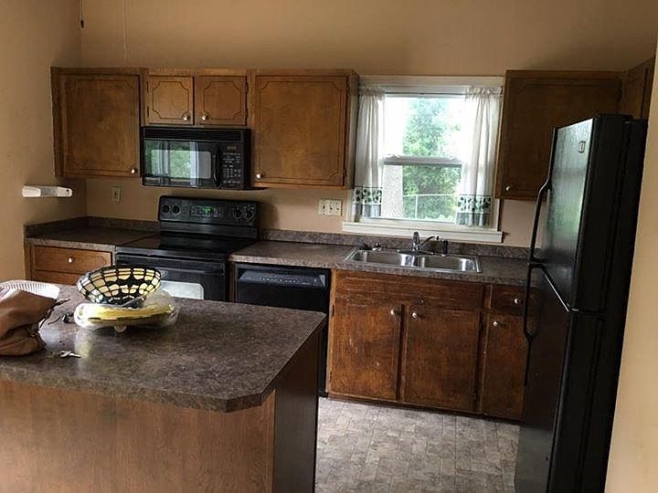 2nd image of 903 N 12th St