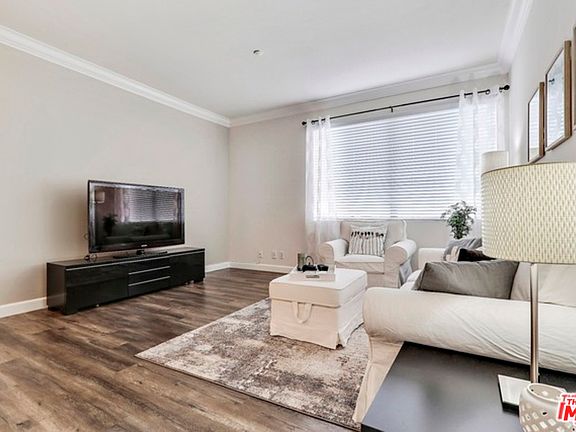 3rd image of 533 S Saint Andrews Pl Unit 219