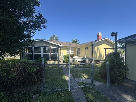 3rd image of 1105 N Logan St