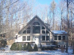 475 Maxatawny Dr, Pocono Lake, PA