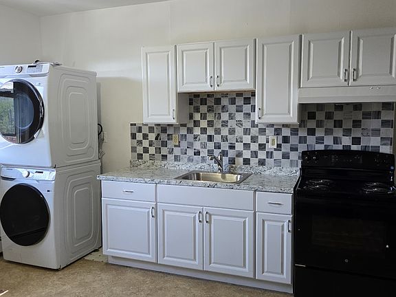 3rd image of 65 Windermere Ave #4