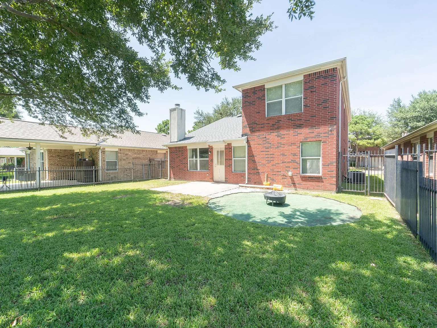 4 bed, 2.5 bath, 2180 sqft, $2,100 — Photo 4