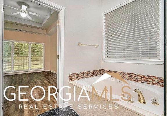 5th image of 540 Oak Alley Way