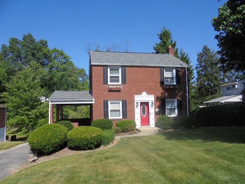 Lovely two-levelf brick home