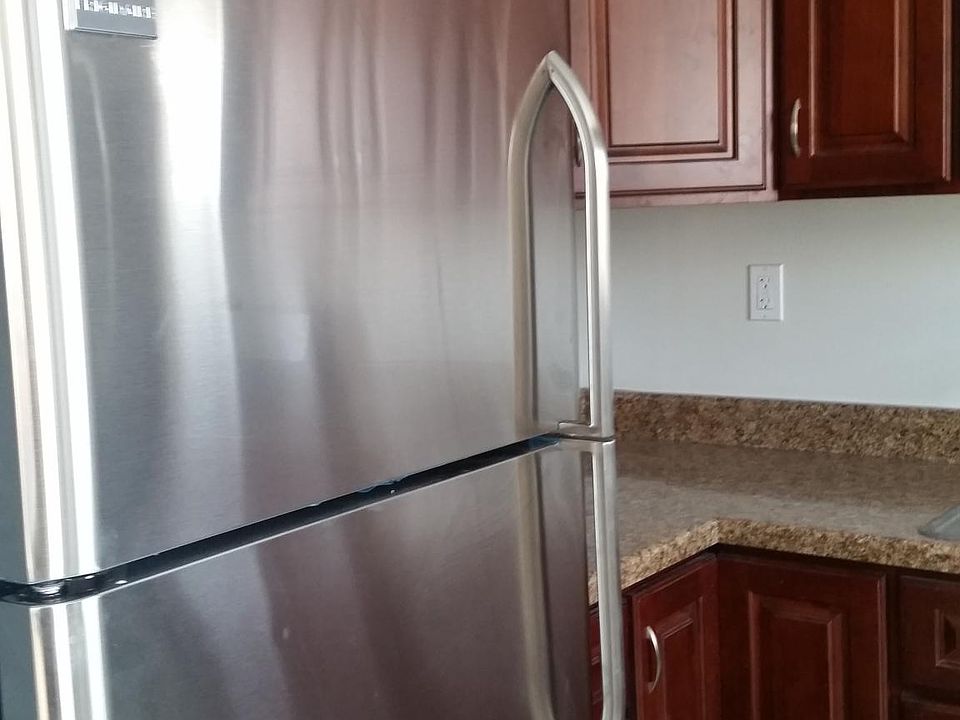 2nd image of 207 S Broadway