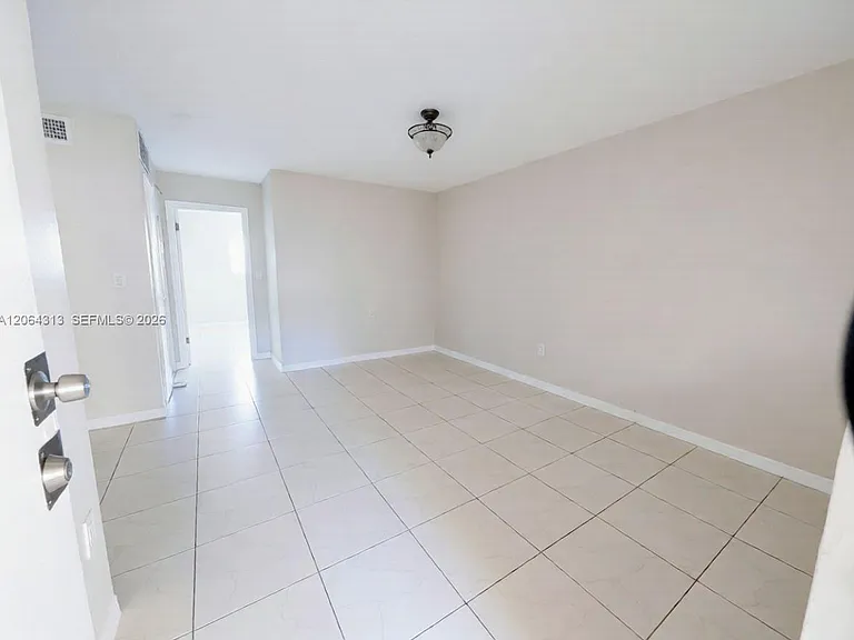 1525 NW 19th Ter #23 — Photo 2