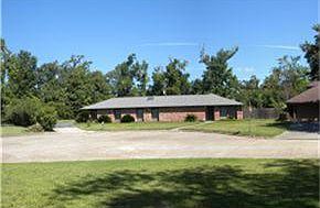 1st image of 10 Pin Oak Dr