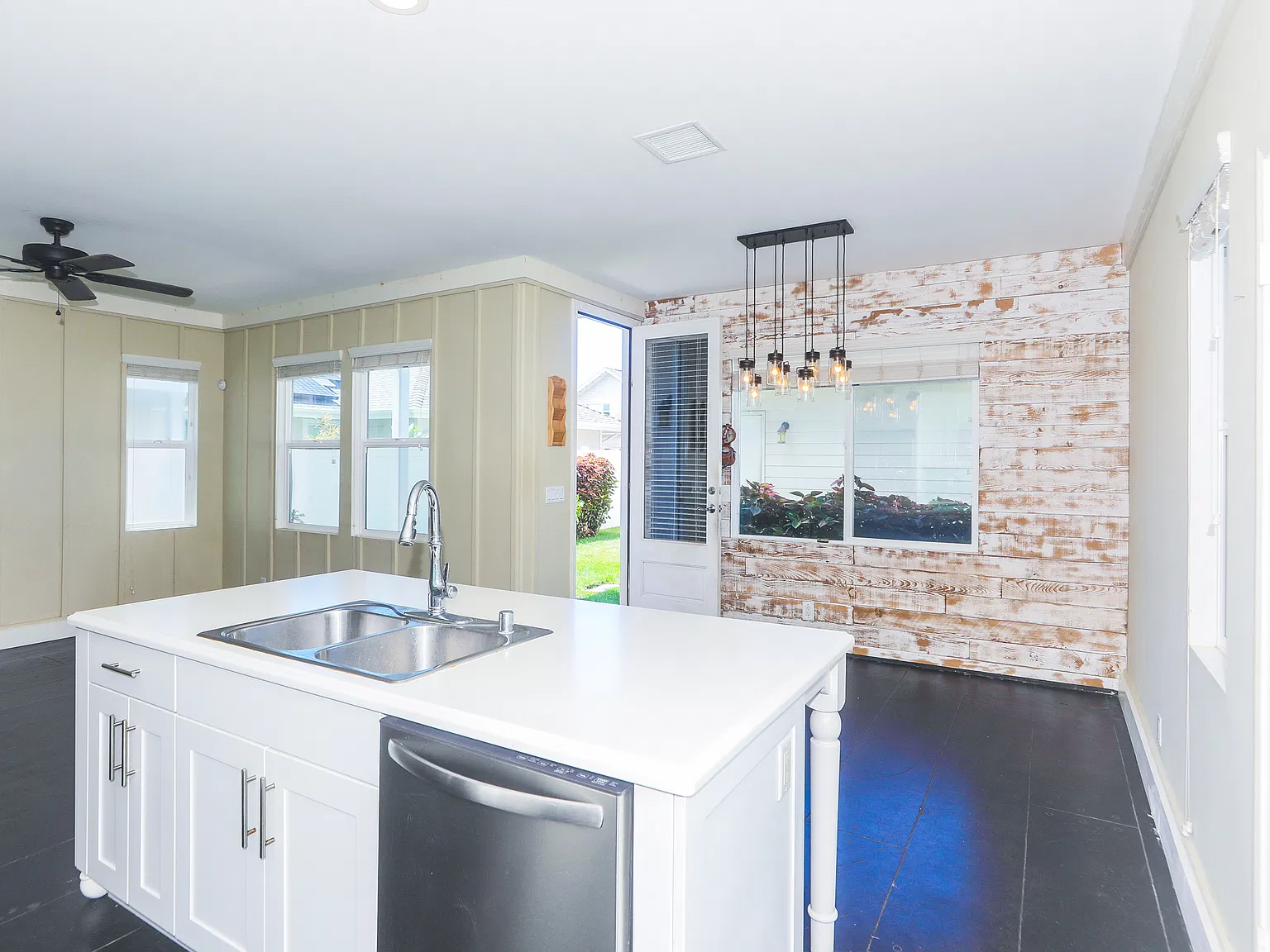 4 bed, 1749 sqft, $4,700 — Photo 3