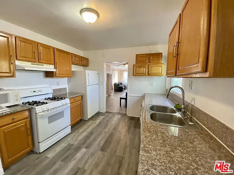 1554 S Stanley Ave — Photo 8