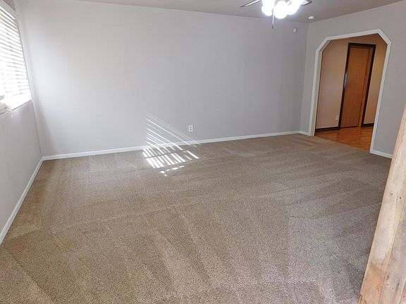 3rd image of 1722 W Avenue B