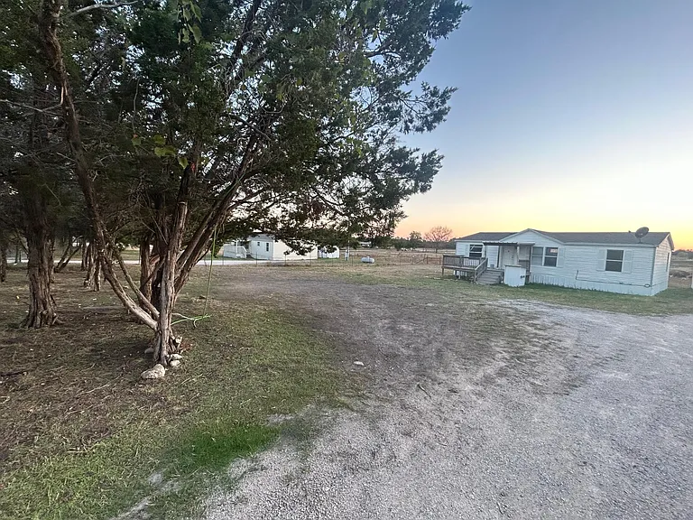 2037 County Road 112 — Photo 4