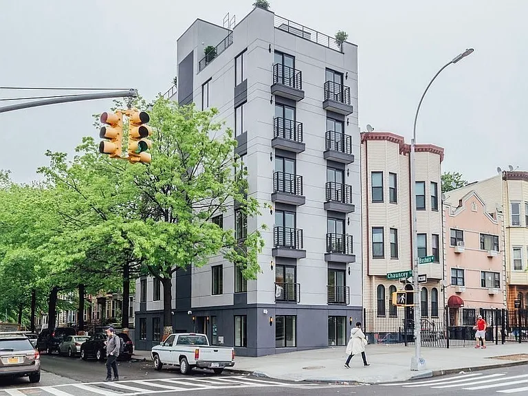 682 Chauncey St #3L — Photo 8