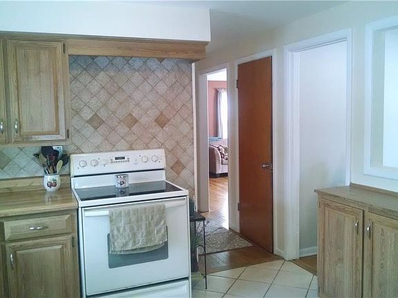 3rd image of 4464 Sunset Dr