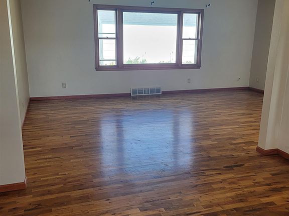 3rd image of 1320 N St
