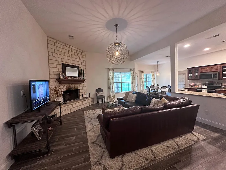 460 Tahitian Dr — Photo 9