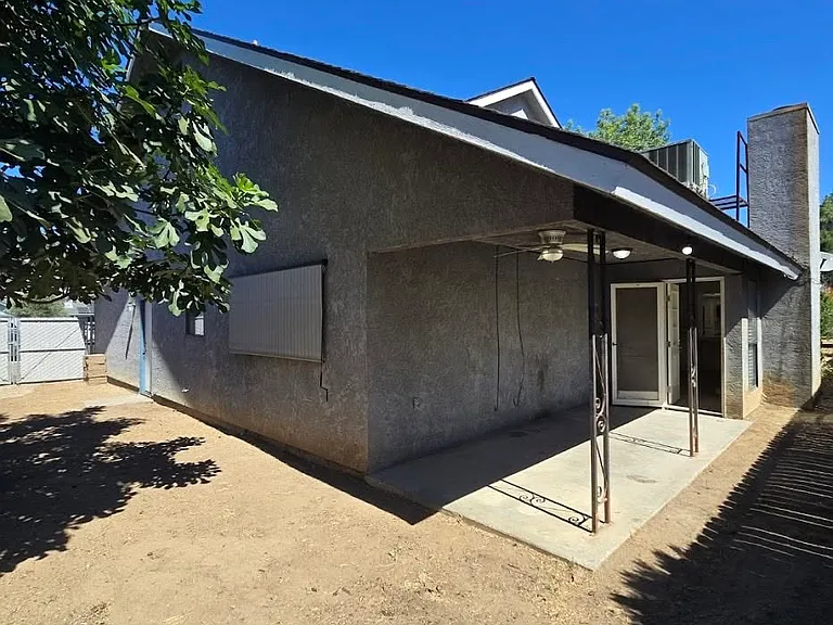 3233 Stanford Ave — Photo 48