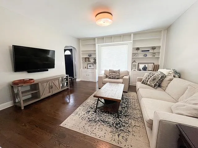 5337 W Carmen Ave — Photo 3