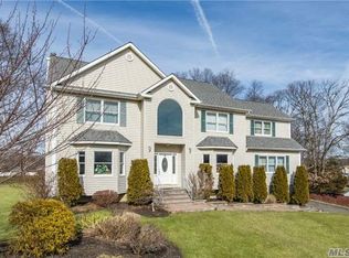 5 Chapel Hill Rd, Lake Grove, NY 11755