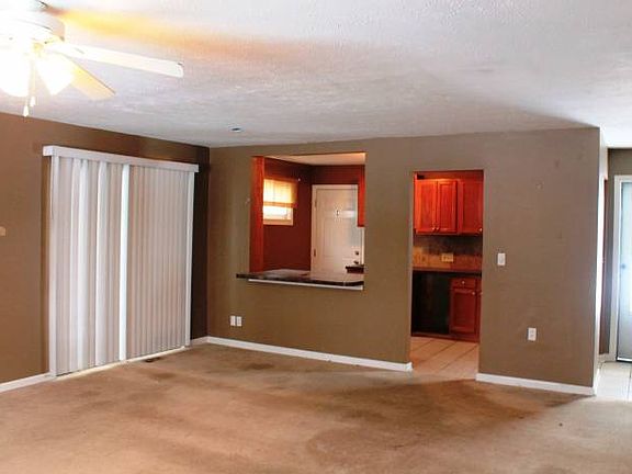 Dining area open to kitch