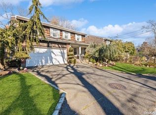 118 Woodside Dr, Hewlett, NY