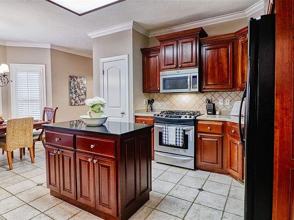 3rd image of 23 Larkwood Dr