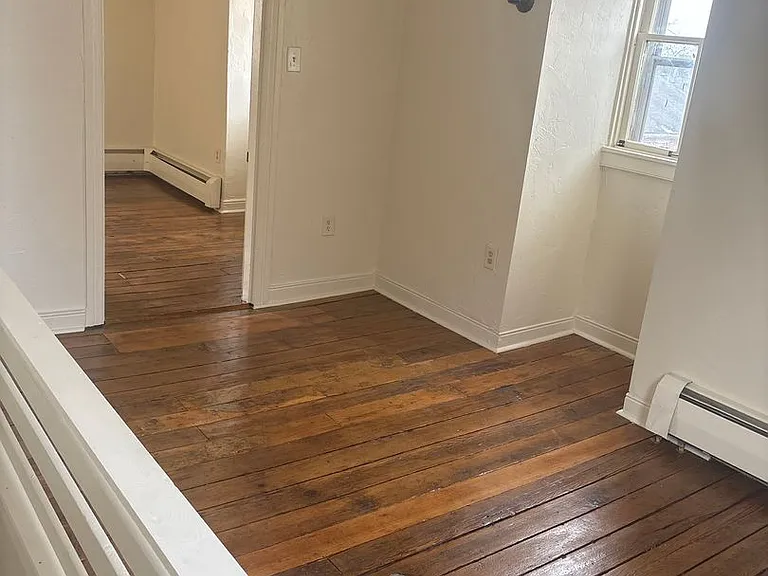 131 E Maple St — Photo 17