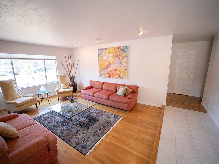 310 Alma Ln — Photo 3