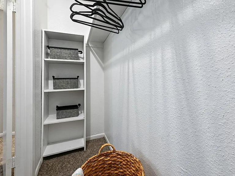 Pine Creek Apartments — Photo 26