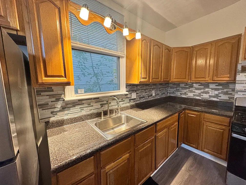 3 bed, 1100 sqft, $1,995 — Photo 2