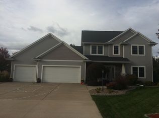 W6130 Maple Bluff Ln, MENASHA, WI 54952