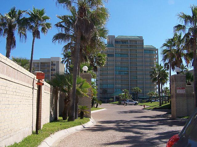 1st image of 906 Padre Blvd