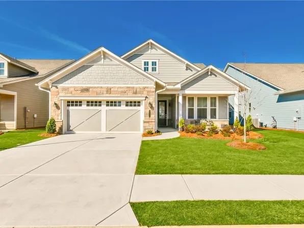 284 Pecks Ct, Hoschton, GA 30548