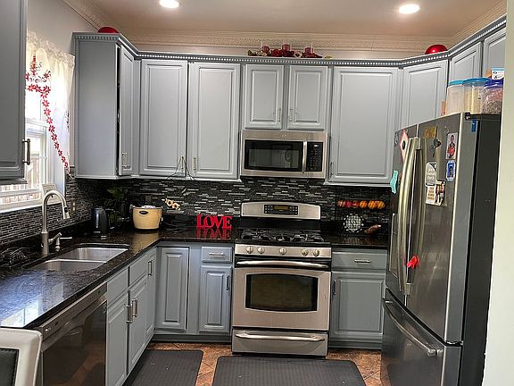3rd image of 6004 Honnicut Dr