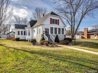 1030 W 6th St, Staunton, IL 62088
