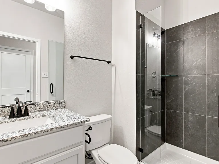 2827 Fox River Dr — Photo 25