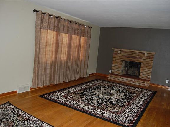 3rd image of 150 Garden Dr