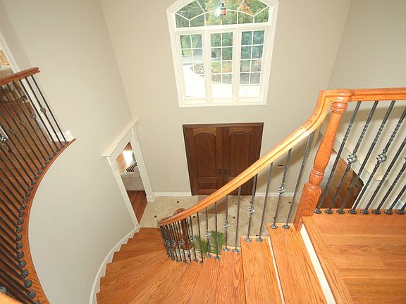 3rd image of 17 White Oak Dr
