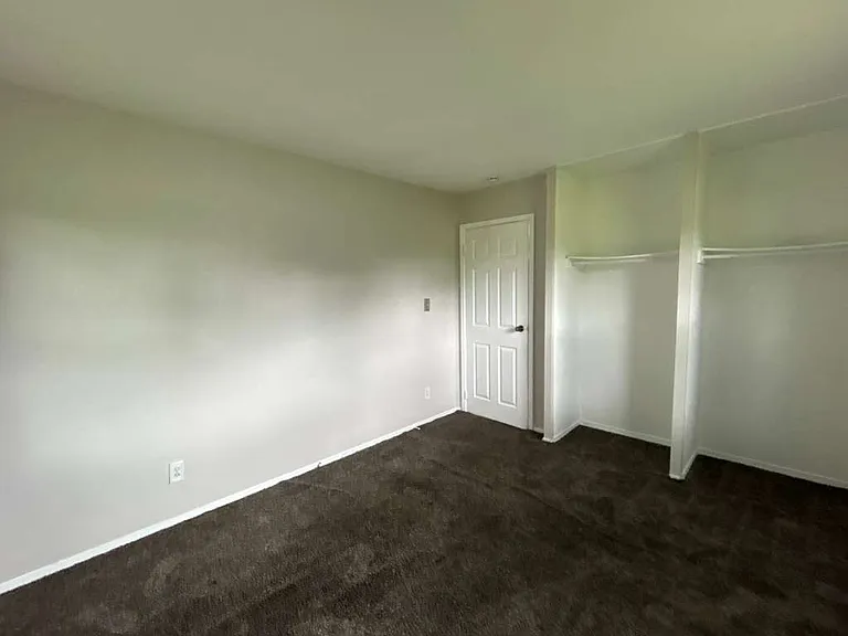23345 Comstock Rd — Photo 10