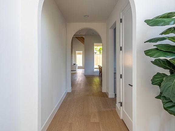 5th image of 603 Brookhurst Dr