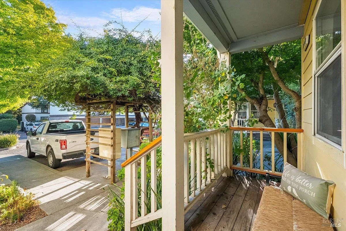 7008 Marsh Way - Photo 7