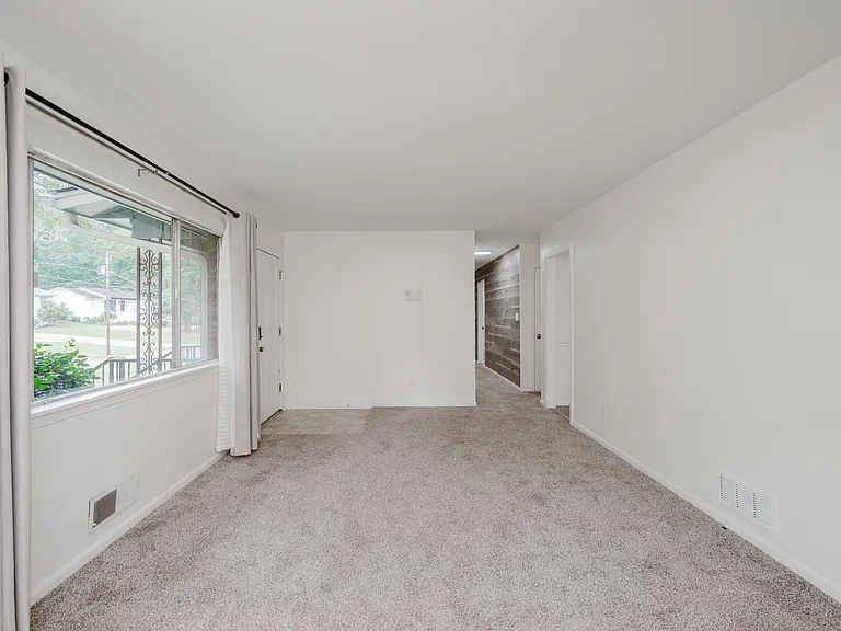 1440 Hickory Ln — Photo 6